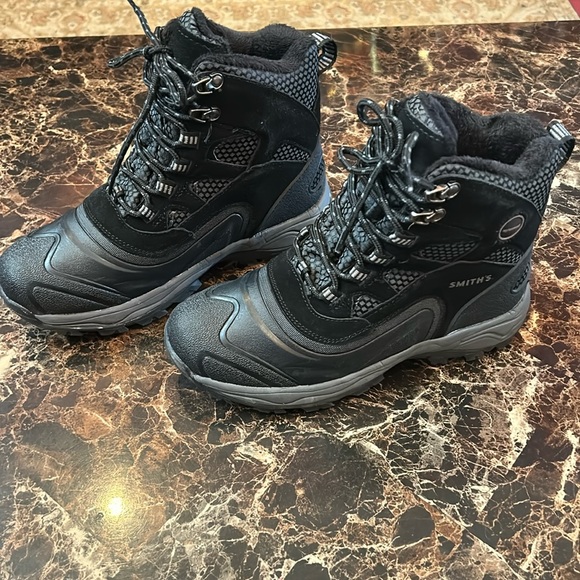 Smiths black snow boots size 7 - Picture 1 of 4